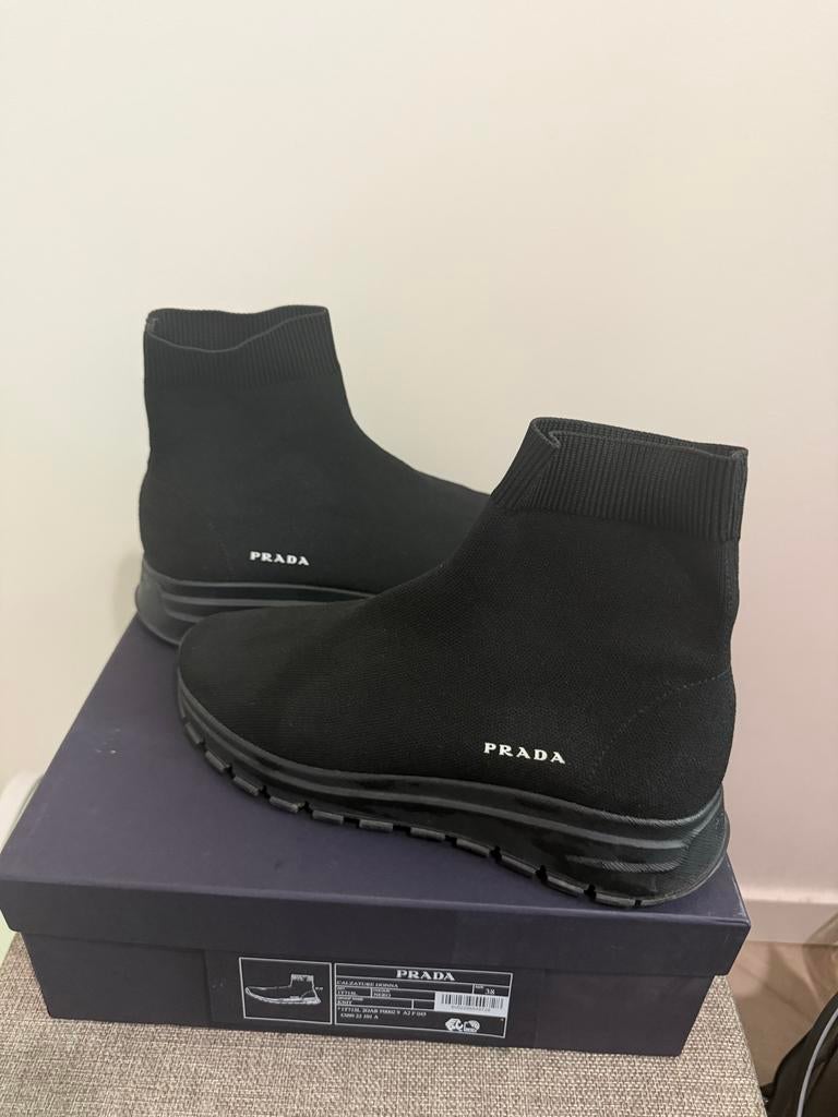Prada soklaarzen maat 38 - Zo goed als nieuw, Kleding | Dames, Schoenen, Ophalen of Verzenden, Zo goed als nieuw, Zwart, Lage of Enkellaarzen