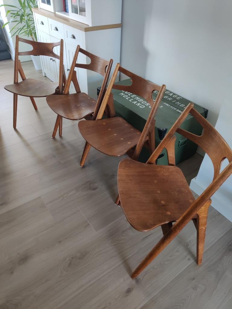 4 CH29 ("Sawbuck") stoelen van Hans J. Wegner, Ophalen