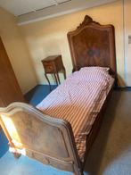 Antiek bed met nachtkastje lodewijk de 14de, Ophalen