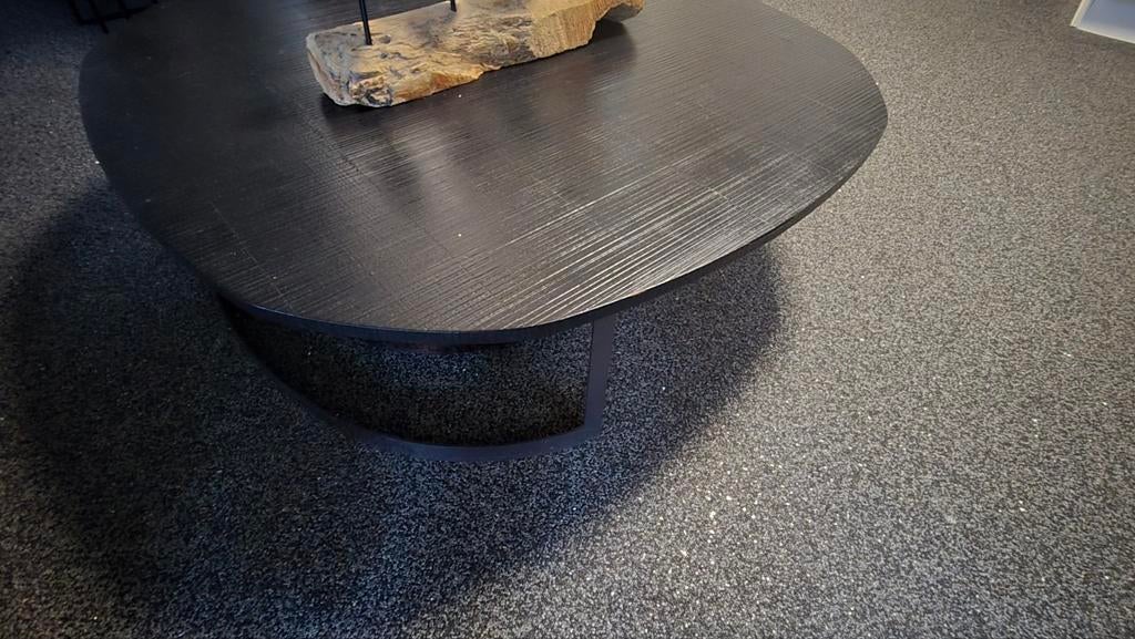 Moderne zwarte salontafel, organische vorm, Huis en Inrichting, Tafels | Salontafels, Minder dan 50 cm, 50 tot 100 cm, Ovaal, Ophalen of Verzenden