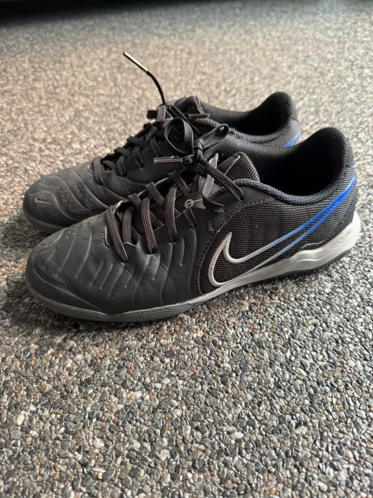 Nike zaalvoetbal schoenen maat 39 zgan, Ophalen, Maat XS of kleiner, Schoenen, Zo goed als nieuw
