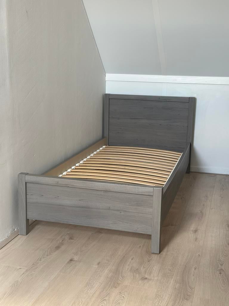 Nette eenpersoonsbed (90x200 cm) + lattenbodem!, Huis en Inrichting, Slaapkamer | Bedden, Gebruikt, Eenpersoons, 90 cm, 200 cm