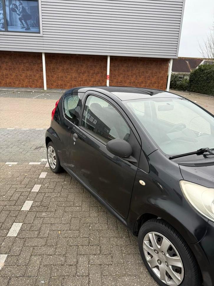 Peugeot 107 1.0 12V 3DR 2007 Zwart NIEUWE APK!!! En CARPLAY, Auto's, Peugeot, Benzine, A, Hatchback, Handgeschakeld, Origineel Nederlands