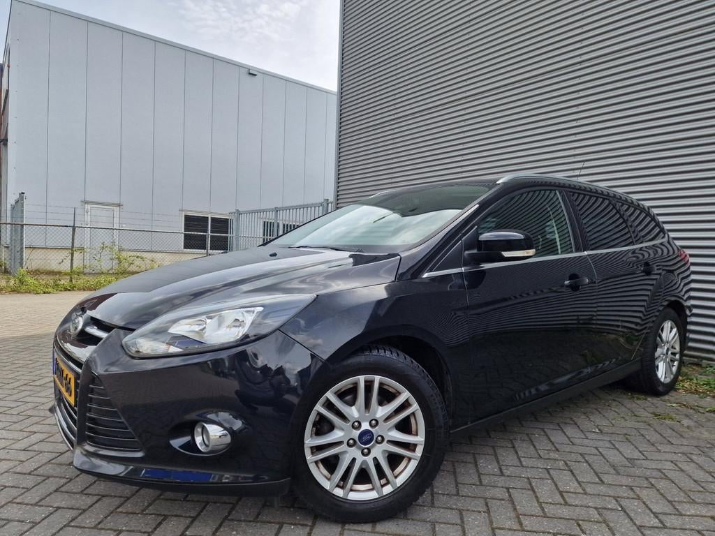 Ford Focus Wagon 1.0 Titanium NAVI PSENSOR CRUISE TREKHAAK 2, Euro 5, 125 pk, Gebruikt, Zwart