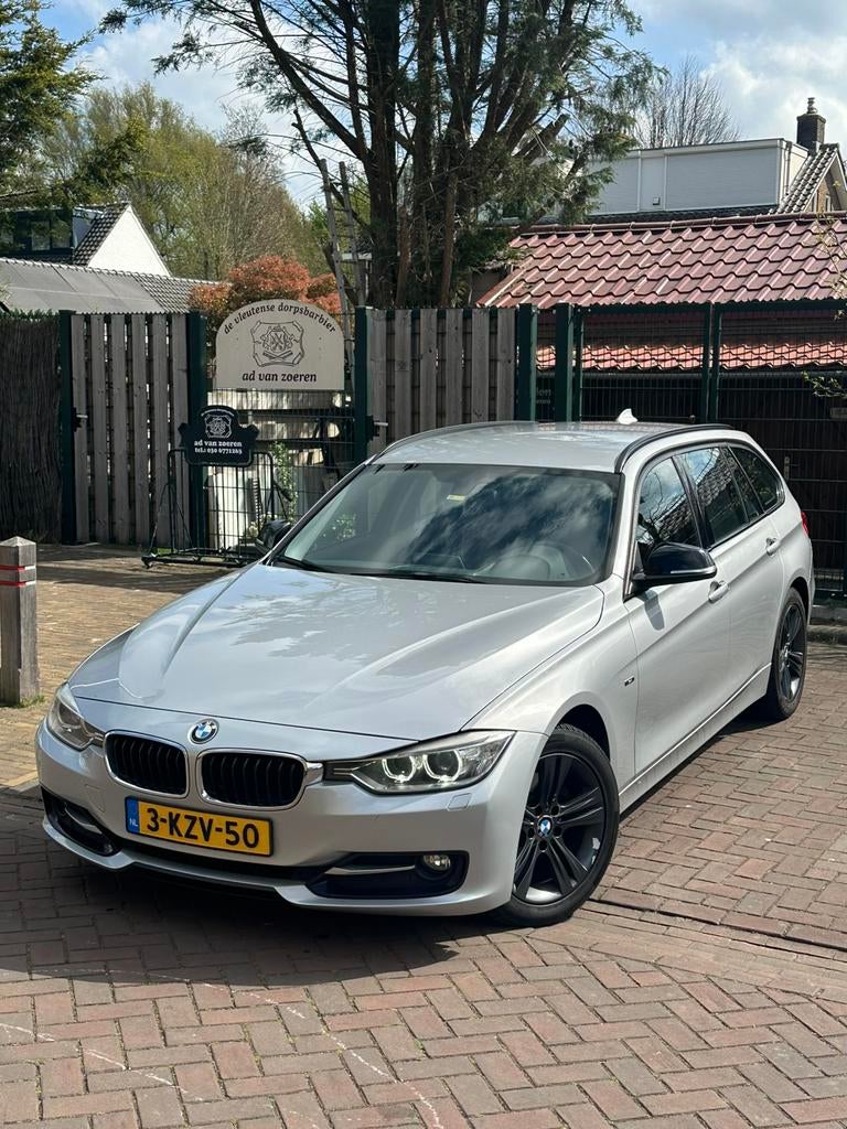 BMW 3-Serie 2.0 320D 184pk F31 Touring AUT 2013 Grijs, Auto's, 1995 cc, Zwart, 4 cilinders, Origineel Nederlands