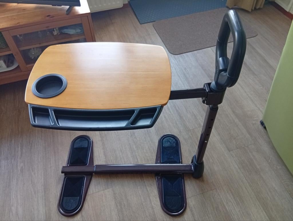 Bijzet tafel met opsta hulp, Ophalen