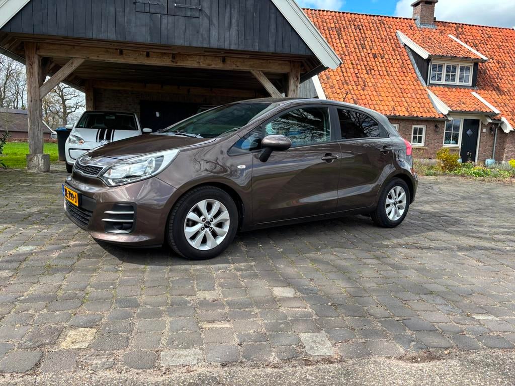 Kia Rio 1.2 CVVT ComfortPlusLine Navigator, 4 cilinders, Bruin, Bedrijf, Handgeschakeld