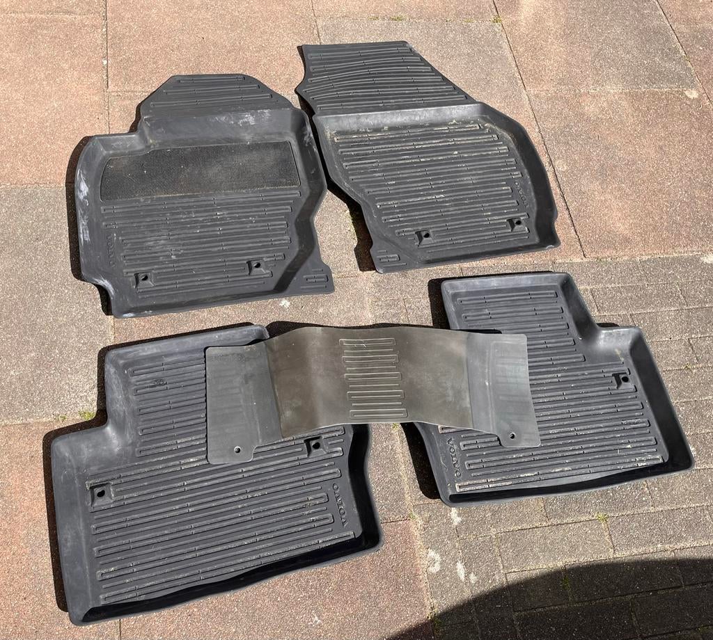 Originele Volvo V70 rubberen matten (vanaf 2008) 5-delig, Ophalen of Verzenden, Gebruikt