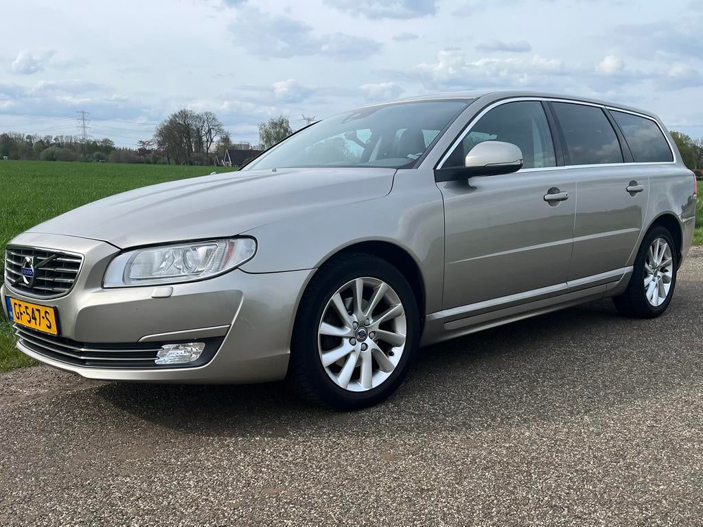 Volvo V70 2015 D4 181PK - MOTOR GEREVISEERD (factuur €6700), Voorwielaandrijving, 1800 kg, Zwart, 4 cilinders