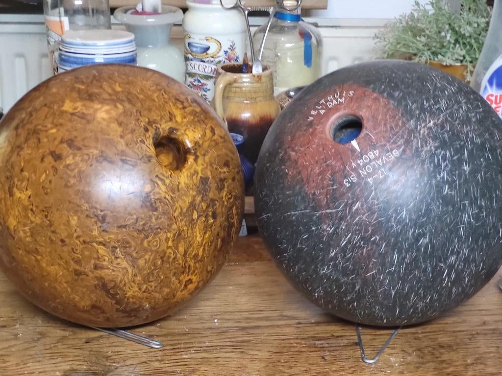 oude vintage kegelballen / bowlingballen, Ophalen