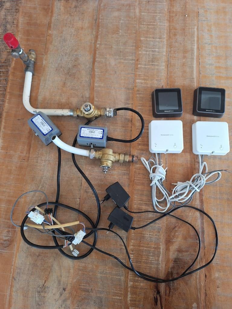 2x honeywell slimme thermostaat + 2weg kleppen, Ophalen, Slimme thermostaat, Gebruikt