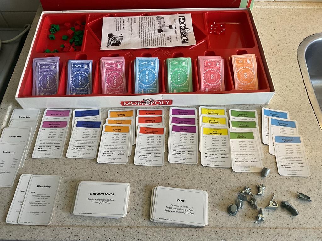 Monopoly bordspel met metalen pionnen, Drie of vier spelers, Ophalen of Verzenden, Gebruikt