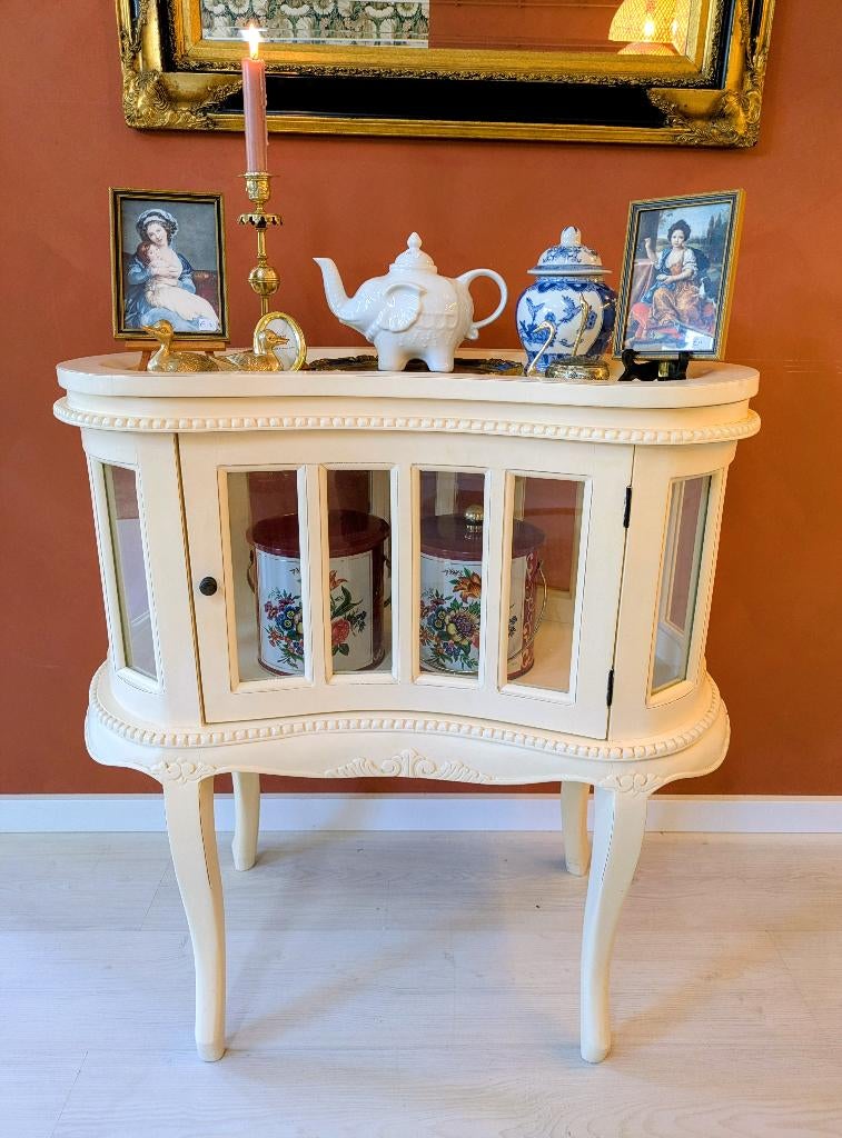 Brocante Niervormige Vitrinekast Drankkast, Huis en Inrichting, Ophalen, Glas, 50 tot 100 cm, Zo goed als nieuw