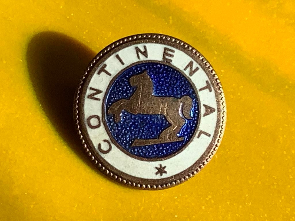 Emaille broche speldje Continental auto fiets banden, Verzamelen, Speldjes, Pins en Buttons, Ophalen of Verzenden, Gebruikt, Merk