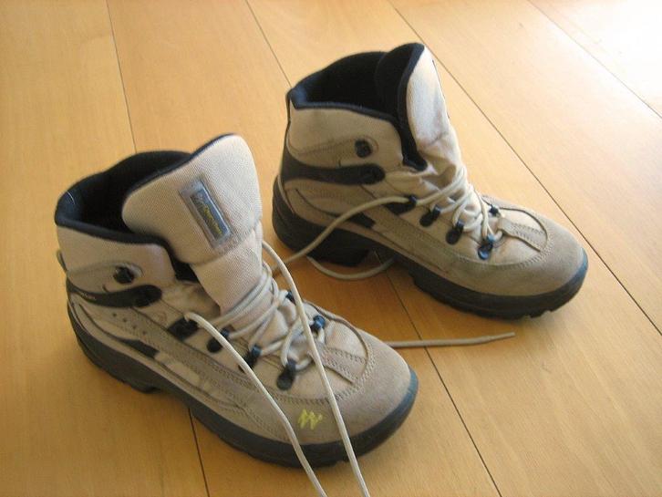 Zeer mooie beige wandelschoen QUECHUA Novadry 38 Snazzeys, Kleding | Dames, Schoenen, Zo goed als nieuw, Wandelschoenen, Beige