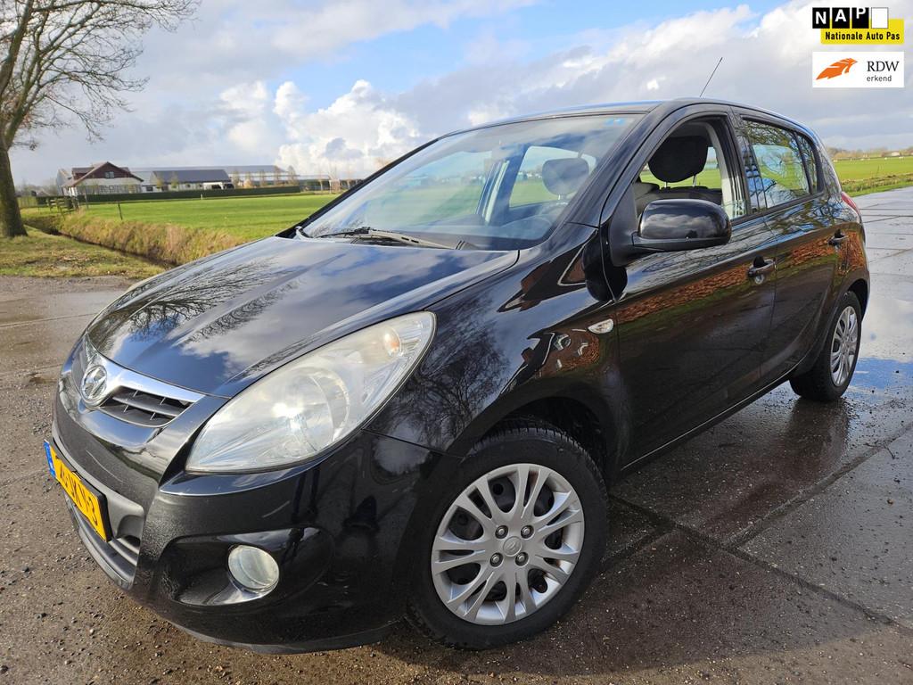 Hyundai I20 1.4i DynamicVersion/ automaat/ airco/ 126.000 km, Auto's, 4 cilinders, 1396 cc, Zwart, Origineel Nederlands