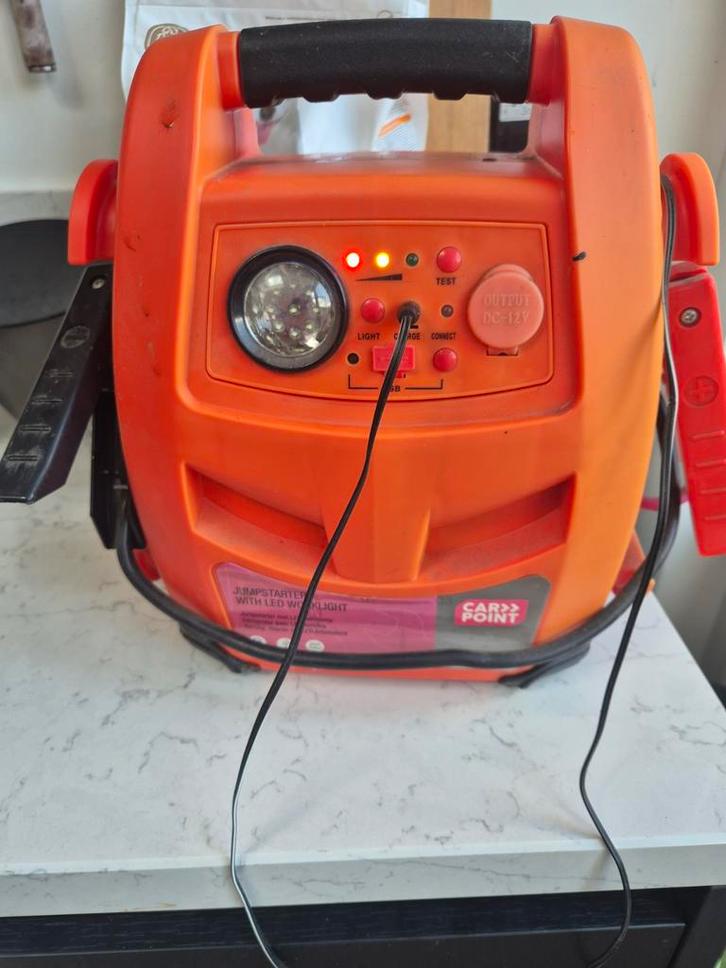 Carpoint Jumpstarter 900 A met LED werklamp, Auto diversen, Jumpstarters, Gebruikt, Ophalen