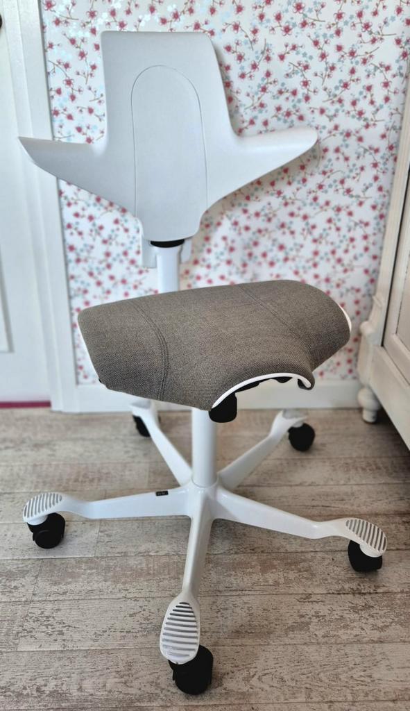 HAG Capisco Puls 8020 - Nieuwstaat!, Huis en Inrichting, Bureaustoelen, Zo goed als nieuw, Bureaustoel, Wit, Ergonomisch, Ophalen