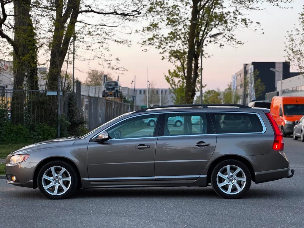 Volvo V70 2.0D Summum|6BAK|CAMERA|NAVI|MEMMORIE|DODEHOEK|TRE, Auto's, Volvo, 136 pk, Gebruikt, 4 cilinders, 1600 kg