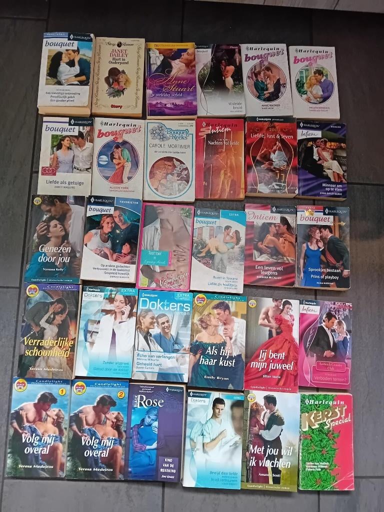 Bouquet - Harlequin - Intiem pockets 30 stuks, Boeken, Ophalen of Verzenden, Gelezen