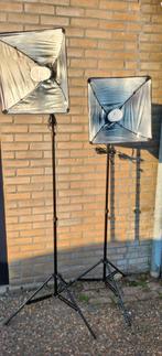 3 fotostudio statieven met lampen., Carolinasoutlet@hotmail.com, Carolina's Outlet, Epelenberg 18, Ophalen of Verzenden