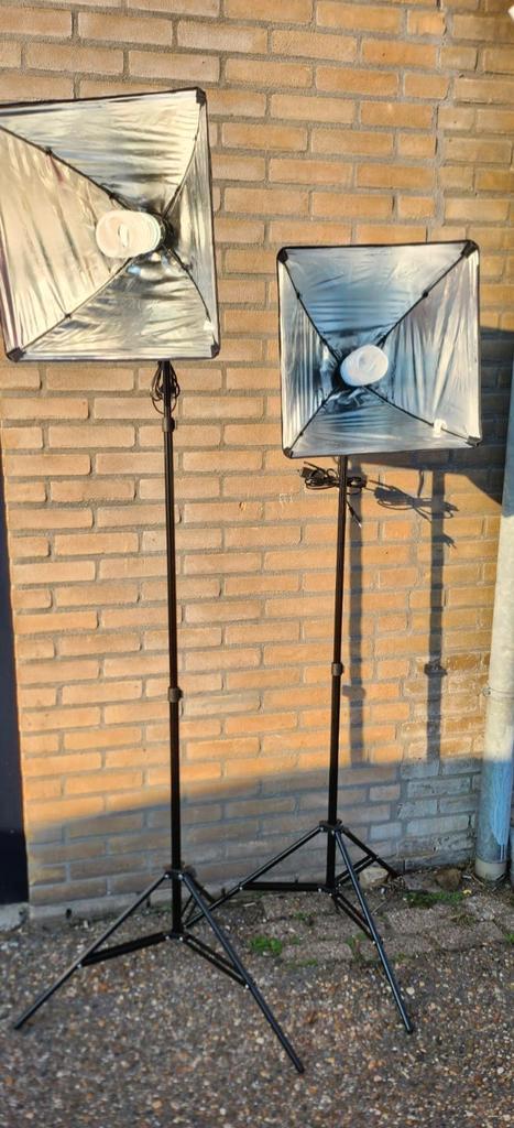 3 fotostudio statieven met lampen., Audio, Tv en Foto, Fotografie | Statieven en Balhoofden, Driepoot, Ophalen of Verzenden