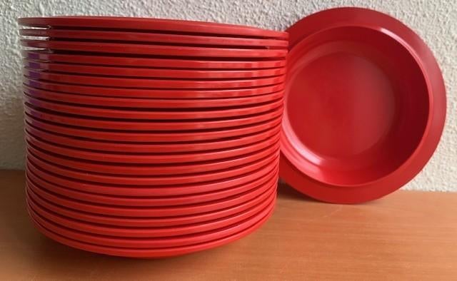 Mepal Rosti Classic: rode borden, Caravans en Kamperen, Kampeeraccessoires, Lochem, Ophalen of Verzenden, Zo goed als nieuw, Mepal