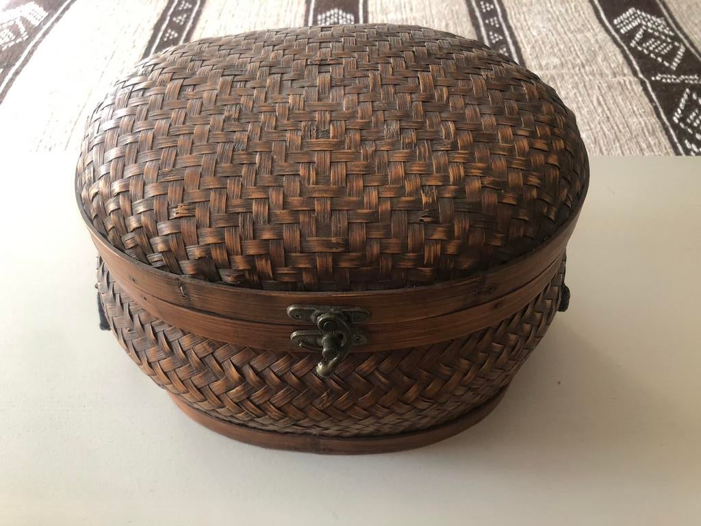 Handgevlochten mand Azië, Huis en Inrichting, Woonaccessoires | Schalen en Manden, Ophalen, Zo goed als nieuw, Rond, Riet