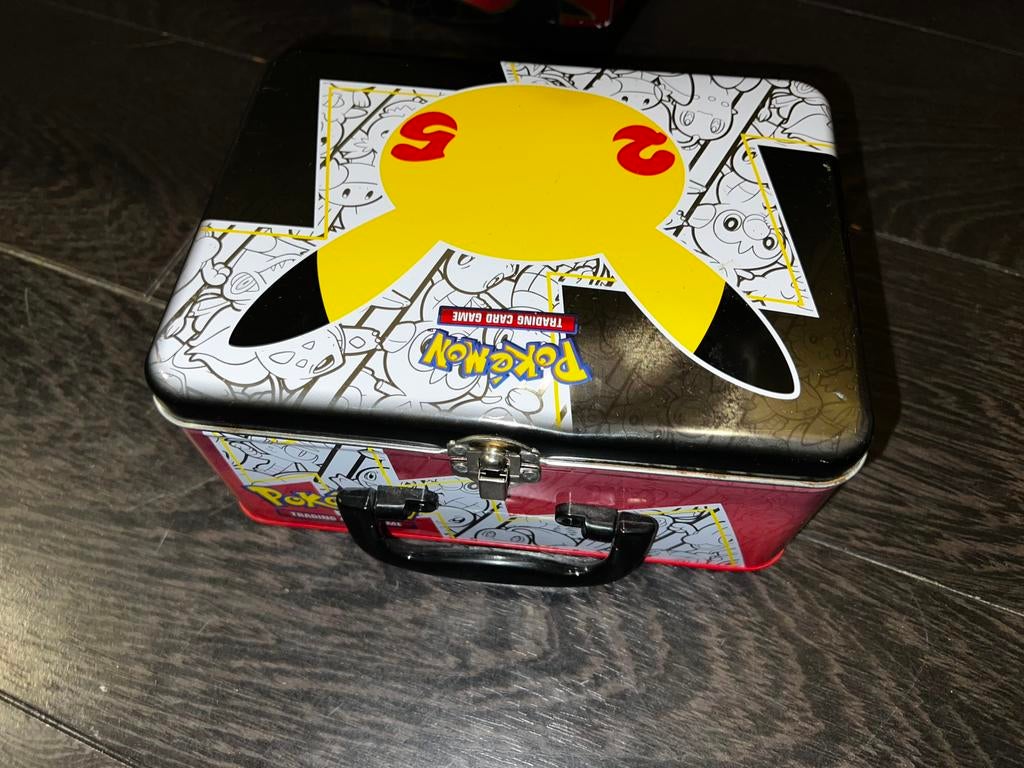 Chest vol met Pokémon kaarten (bulk), Ophalen of Verzenden, Zo goed als nieuw, Meerdere kaarten