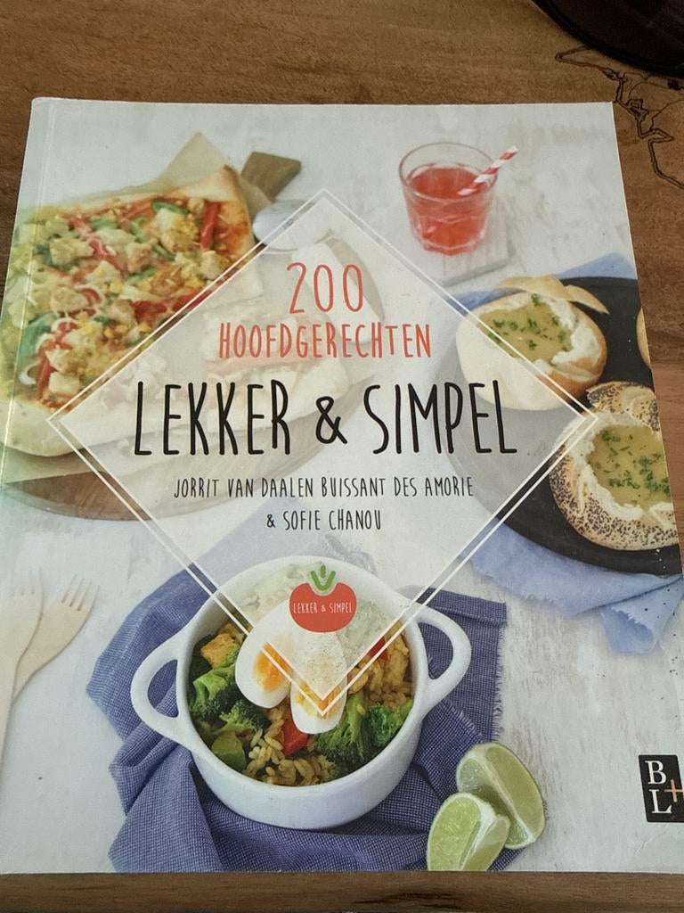 200 Hoofdgerechten Lekker & Simpel - Kookboek, Boeken, Ophalen of Verzenden, Zo goed als nieuw, Hoofdgerechten