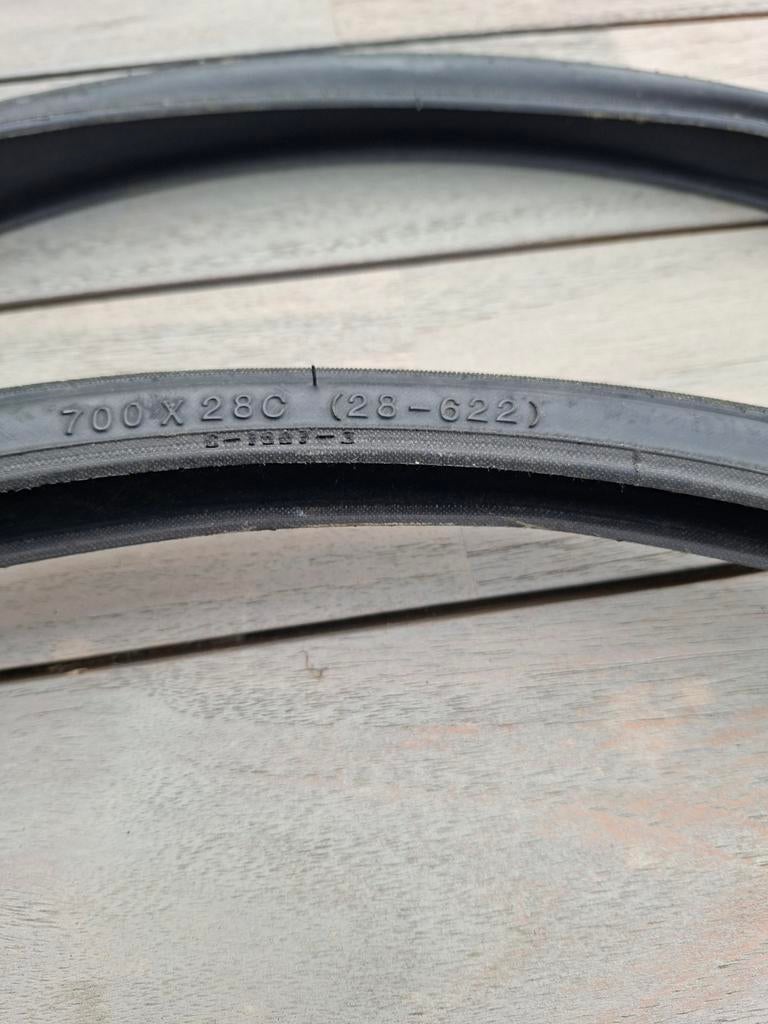 2 buitenbanden voor wielrenfiets 700x28C, velg 28 inch!, Fietsen en Brommers, Fietsonderdelen, Ophalen of Verzenden