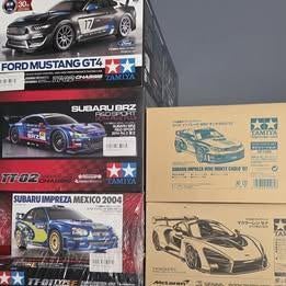 Tamiya 3x 1:10 nieuw + 2 kappen nieuw + verf / benodigdheden, Hobby en Vrije tijd, Modelbouw | Radiografisch | Auto's, Elektro