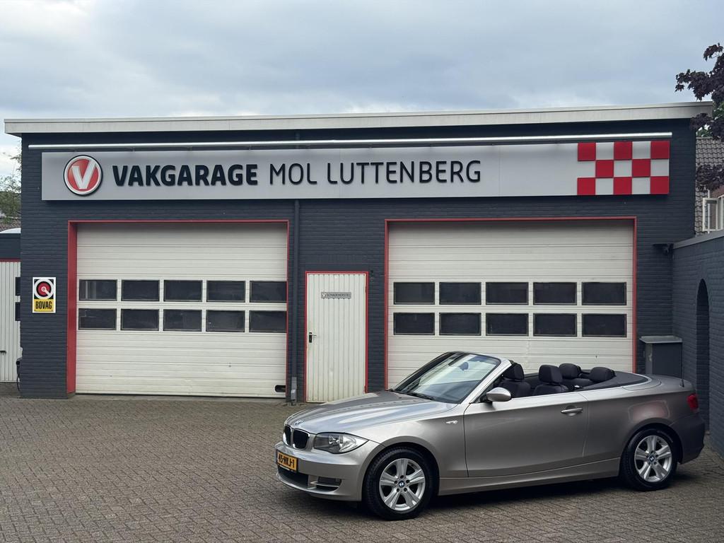 BMW 1-Serie (e87) 118i 143pk NL-AUTO, AIRCO, PDC, LMV, CRUIS, Auto's, 1-Serie, Zwart, Cabriolet, 4 stoelen