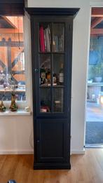 Smalle vitrine kast, Huis en Inrichting, Kasten | Vitrinekasten, Ophalen, 50 tot 100 cm, Zo goed als nieuw, 150 tot 200 cm