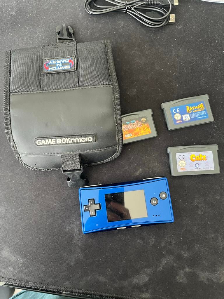 Game Boy Micro blauw met hoes en 3 games, Spelcomputers en Games, Spelcomputers | Nintendo Game Boy, Ophalen of Verzenden, Zo goed als nieuw