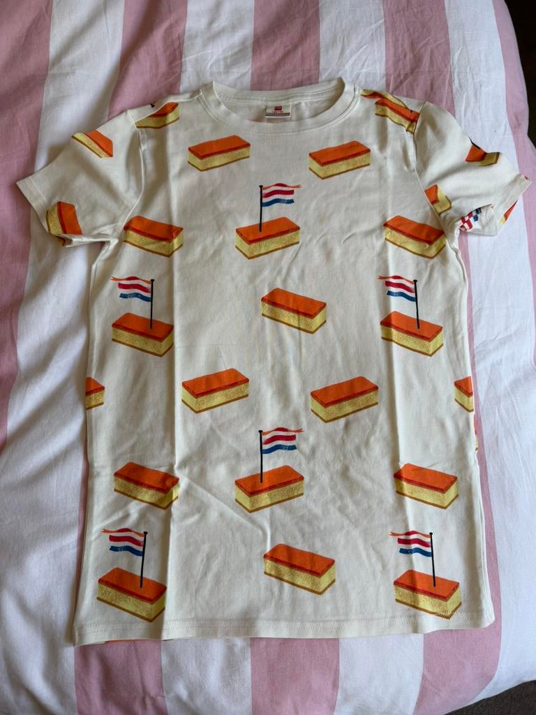 Tshirt meisje Koningsdag/WK voetbal oranje tompouce mt 134, Ophalen of Verzenden, Zo goed als nieuw, Meisje, Shirt of Longsleeve