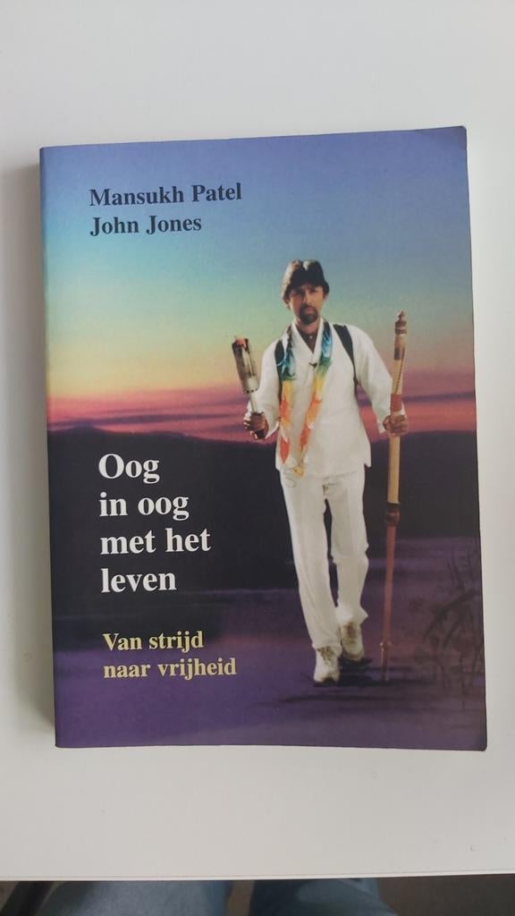 Oog in oog met het leven - Mansukh Patel & John Jones, Boeken, Ophalen of Verzenden, Gelezen, Mansukh Patel, John Jones, Europa overig
