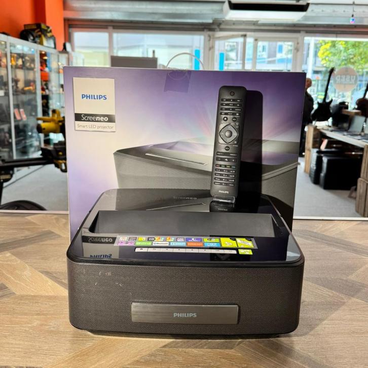 Philips Screeneo Smart LED Projector HDP1590 | Witte vlekken, Audio, Tv en Foto, Beamers, Zo goed als nieuw