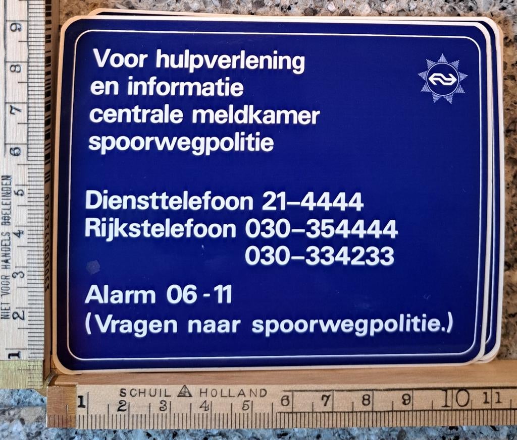 Vintage sticker informatie spoorwegpolitie NS logo merk, Verzamelen, Ophalen of Verzenden, Zo goed als nieuw, Overige typen