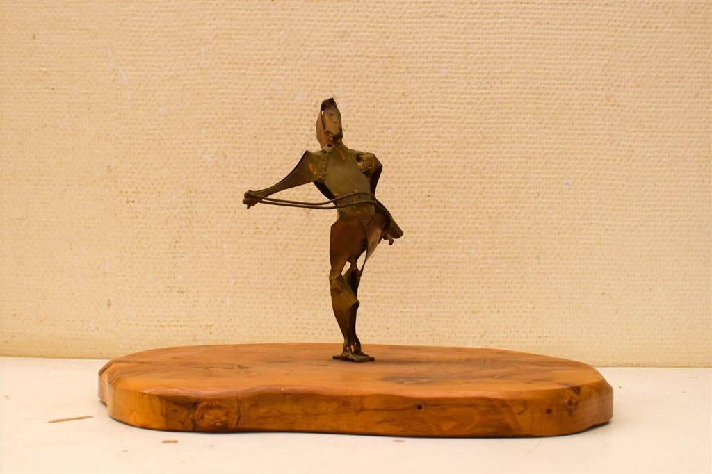 Messing beeldje op houten plank 50807, Verzamelen, Beelden en Beeldjes, Ophalen of Verzenden, Gebruikt, Dier