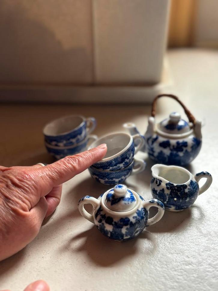 Porseleinen Miniatuur Serviesje - Blauw en Wit, Antiek en Kunst, Antiek | Porselein, Ophalen of Verzenden