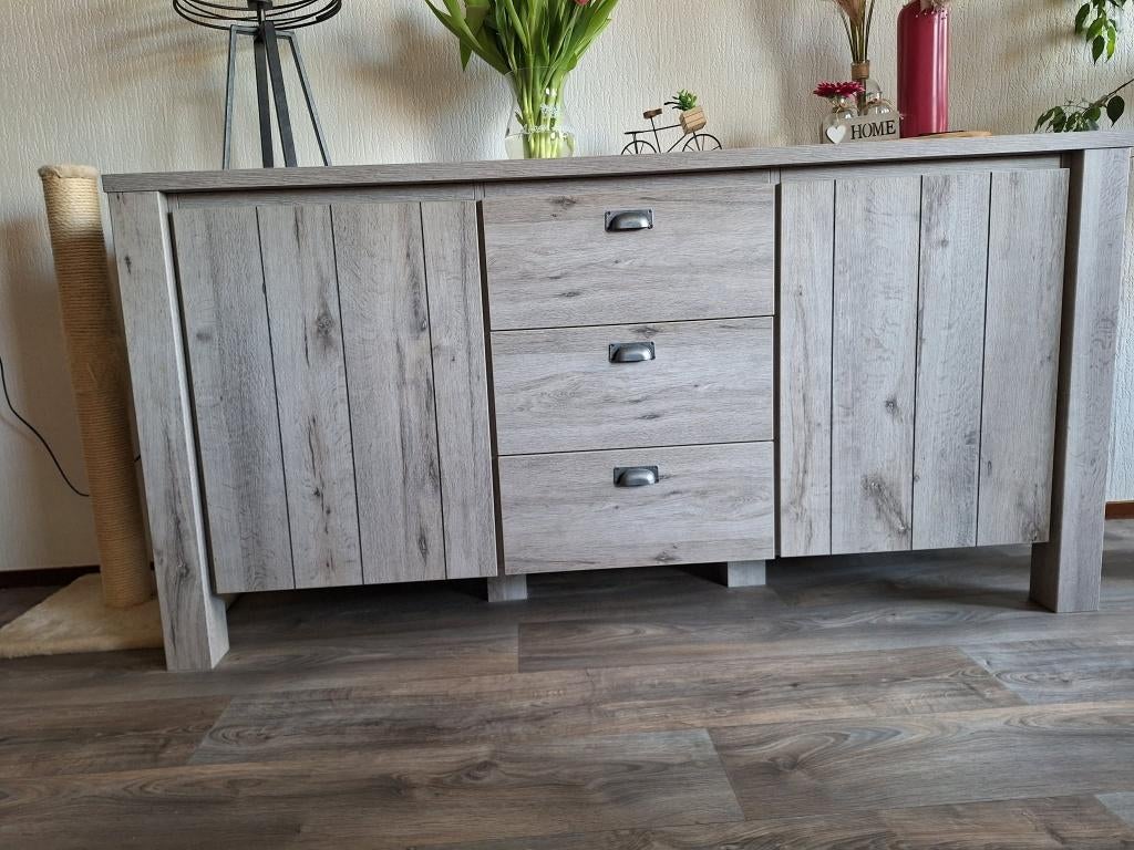 dressoir, Huis en Inrichting, Kasten | Dressoirs, Ophalen, Met deur(en), 150 tot 200 cm, Zo goed als nieuw