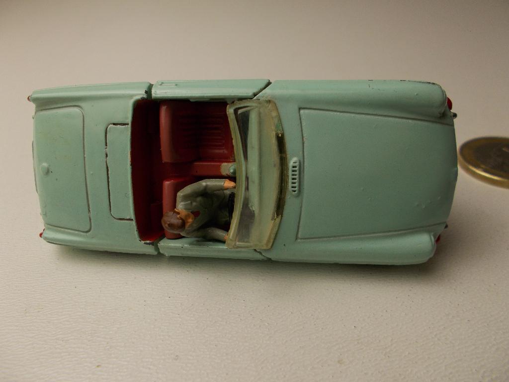 1963 Dinky Toys 113. MGB SPORTS + DRIVER!, Ophalen of Verzenden, Gebruikt, Auto, Dinky Toys