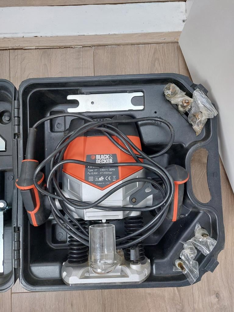 Black & Decker bovenfrees met toebehoren en frezen, Ophalen