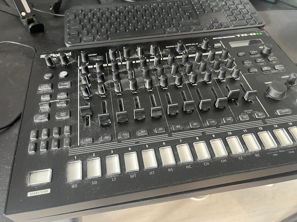 Roland TR-8S with Box, Muziek en Instrumenten, Drumcomputers, Ophalen, Zo goed als nieuw, Roland