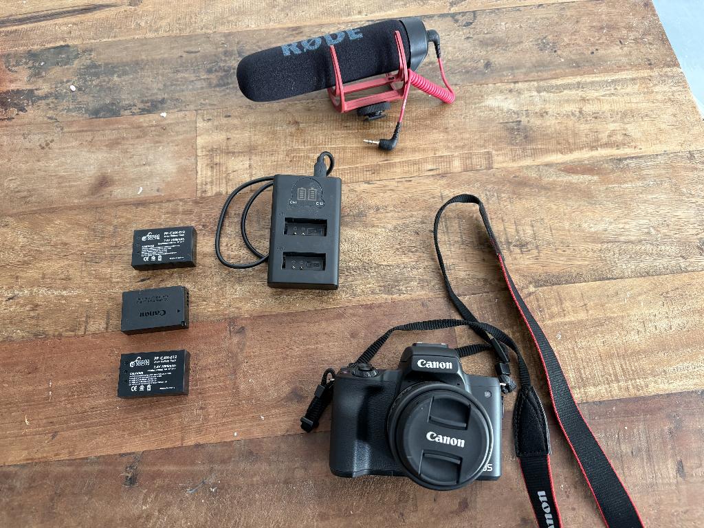 Canon EOS M50 zwart + 15-45mm IS STM kit + Rode Mic en Tas, Ophalen, Canon, Compact, Zo goed als nieuw