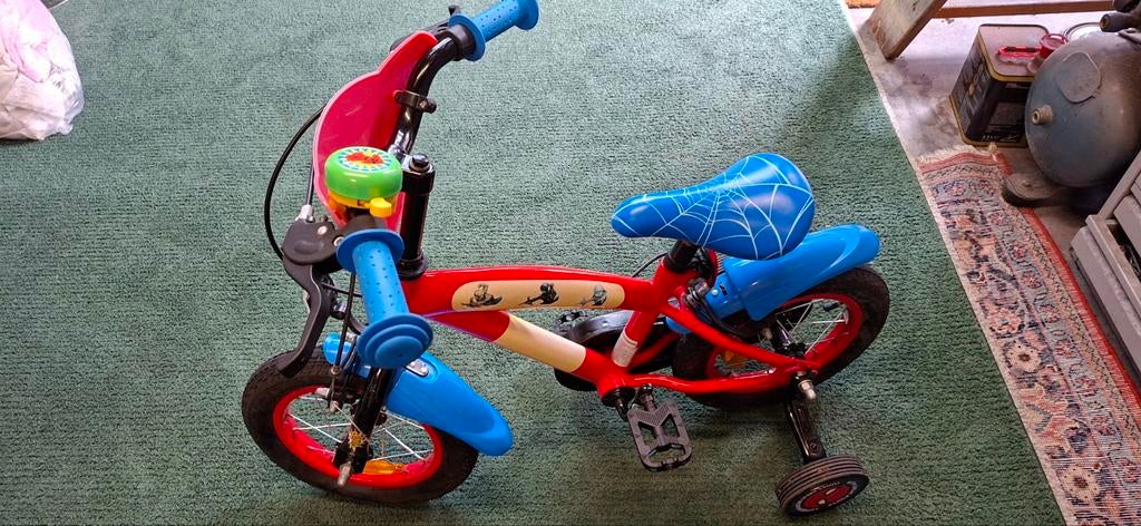 Leuke Spiderman Kinderfietsje met zijwieltjes, Ophalen of Verzenden, Zo goed als nieuw, Minder dan 16 inch, Zijwieltjes