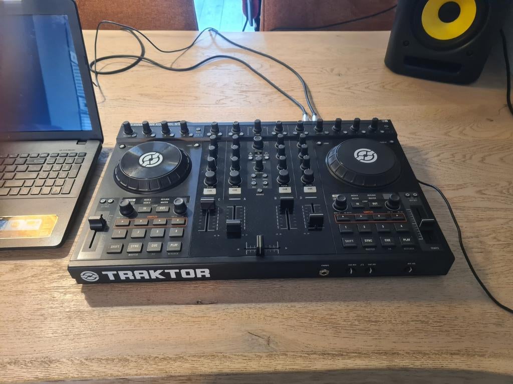 Traktor DJ Kontrol S4, Muziek en Instrumenten, Dj-sets en Draaitafels, Ophalen of Verzenden, Zo goed als nieuw, Overige merken