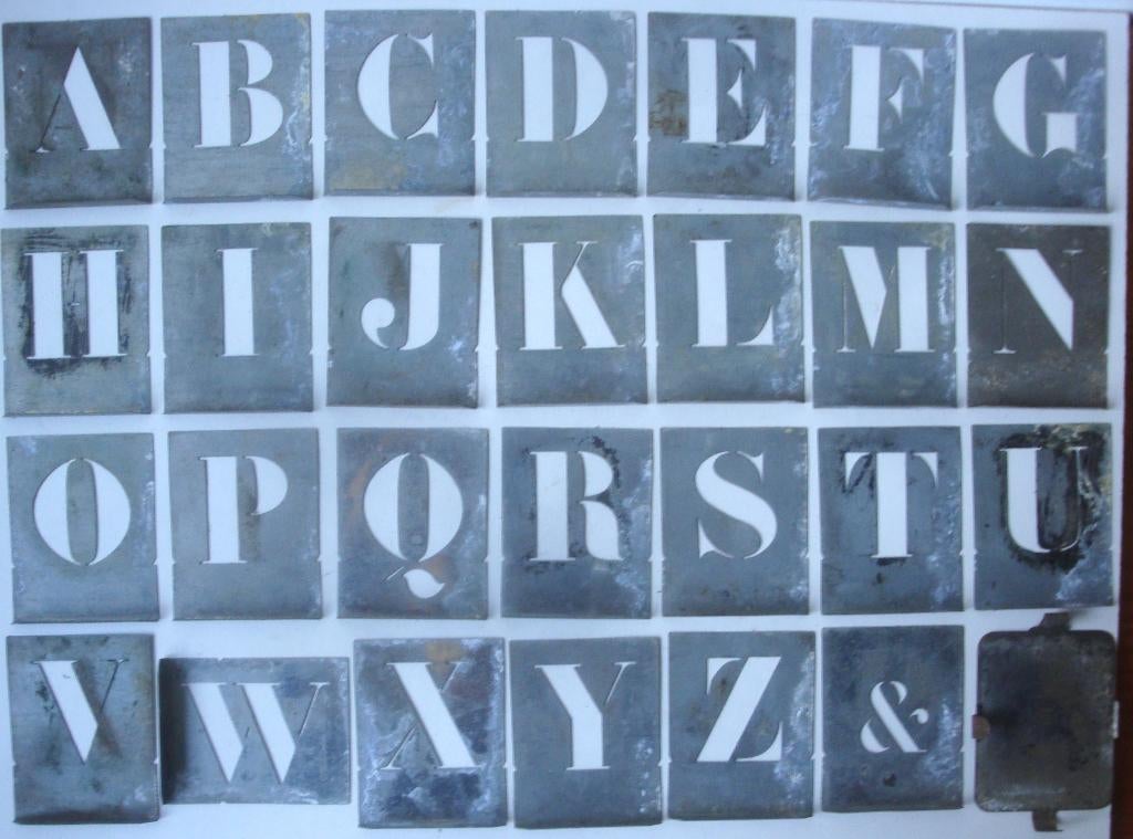 Lettersjablonen alfabet + &, zink, goede staat, elegante vor, Antiek en Kunst, Ophalen of Verzenden