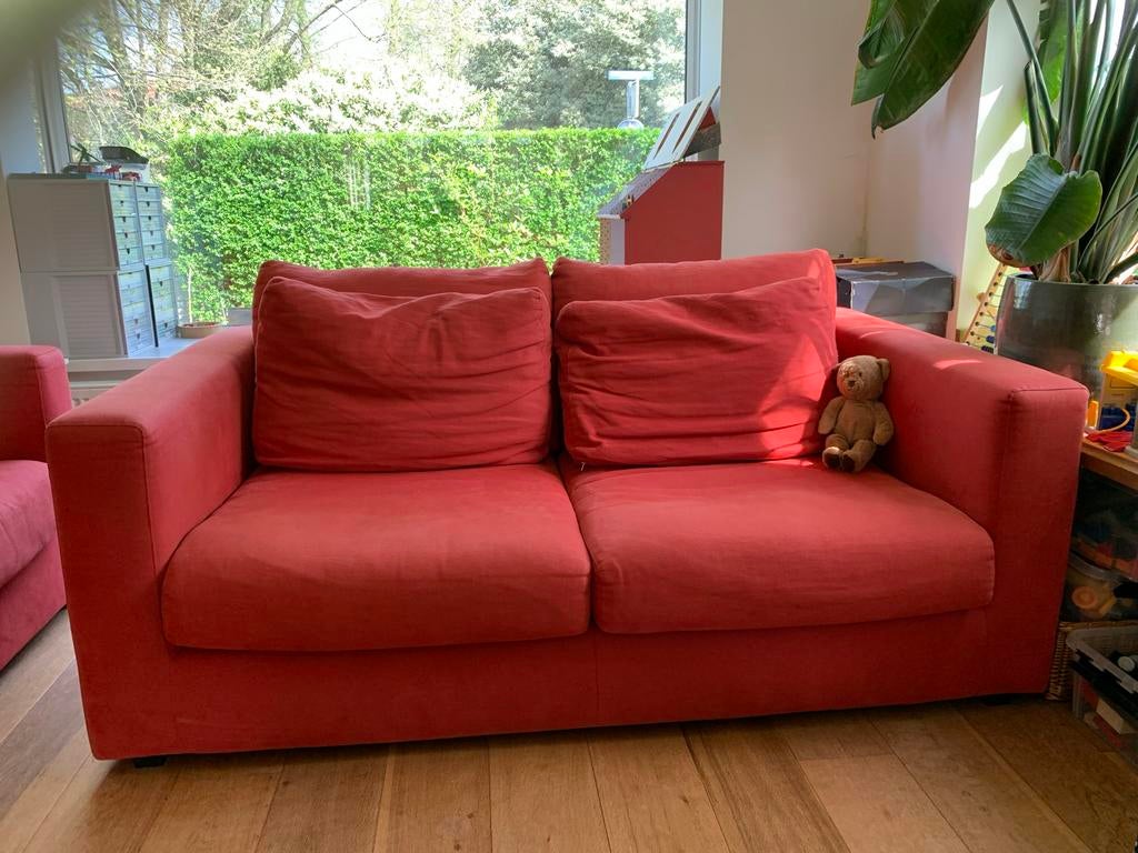 Twee rode banken, Huis en Inrichting, Banken | Bankstellen, Gebruikt, 100 tot 125 cm, Driepersoons, Ophalen of Verzenden